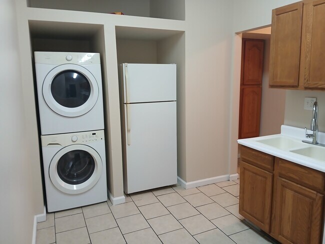 Photo - 705 S Poplar St