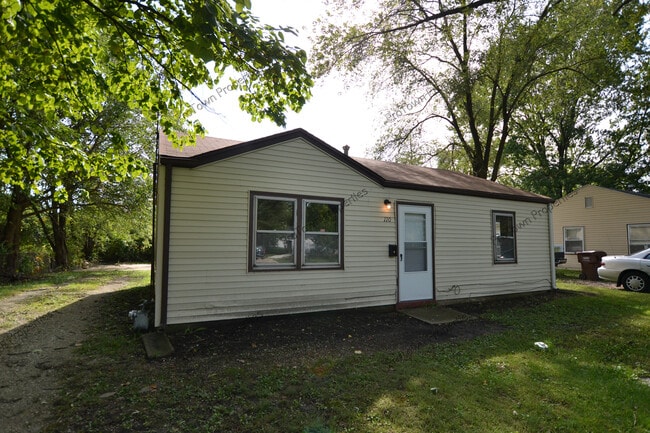 Building Photo - 110 Edison Rd