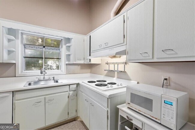 Photo - 2627 Woodacres Rd NE