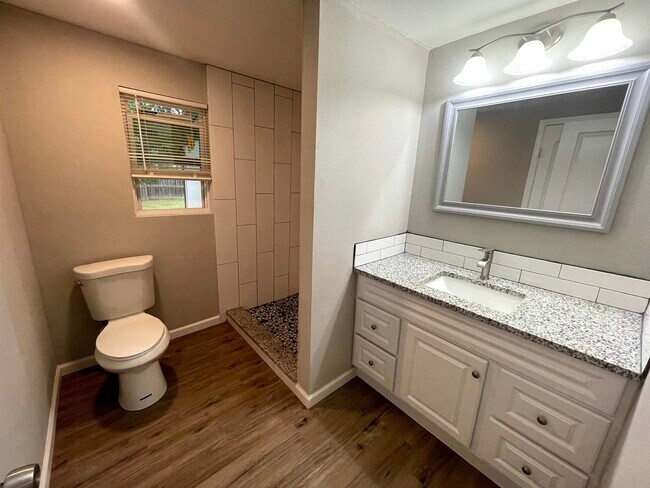 Photo - 723 Pecan Ln