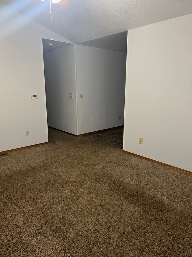 Photo - 3 Bedroom 2 bath Spacious Home in a quiet neighborhood!