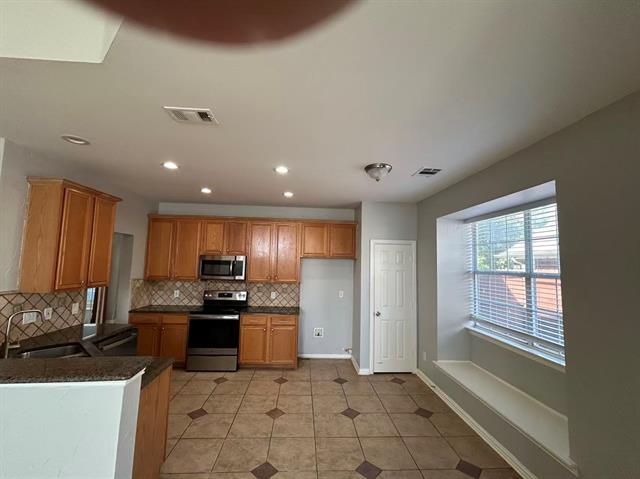 Photo - 2011 St Anne Dr