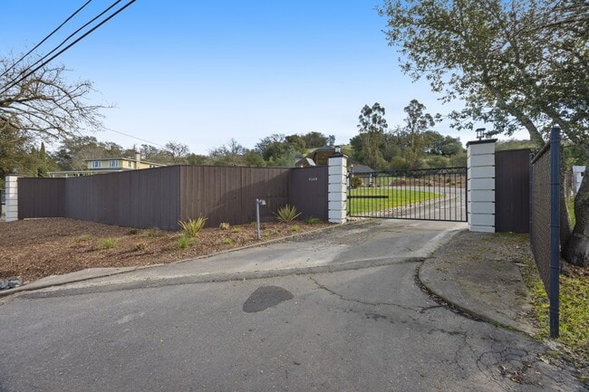 Photo - 9168 Eastside Rd