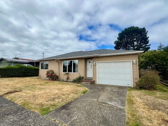 Building Photo - Cozy 2 Bedroom Home with Backyard & Garage