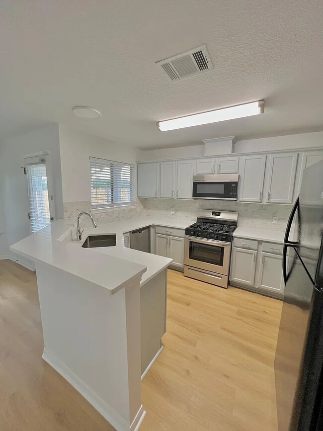 Photo - 1615 Royal Ascot Dr