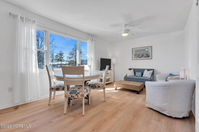 Building Photo - 548 Washington Blvd Unit UPPER