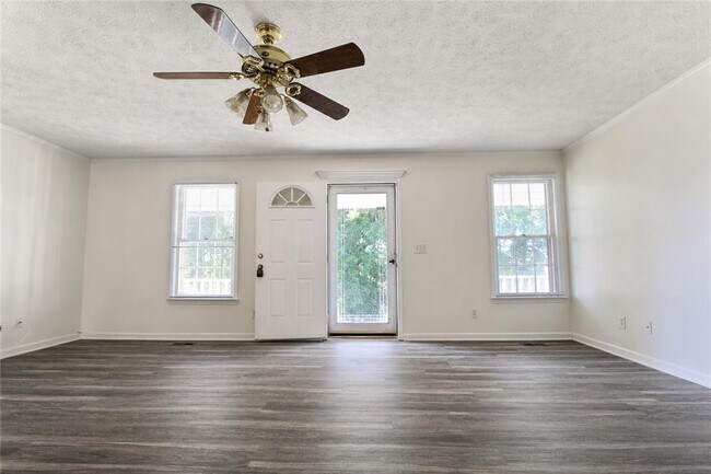 Photo - 818 Springlake Rd