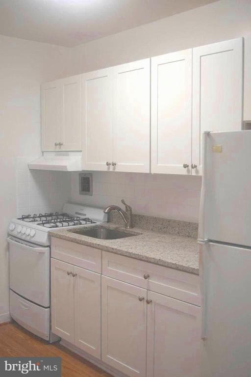 Building Photo - 1121 Arlington Blvd Unit 448
