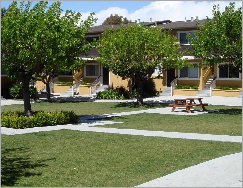 La Brea Apartments - La Brea Apartments