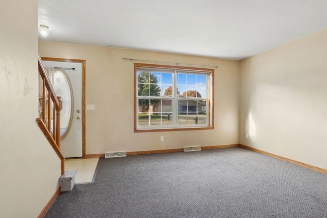 Photo - 728 S Main St