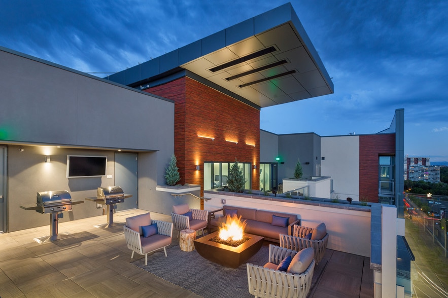Roof top lounge