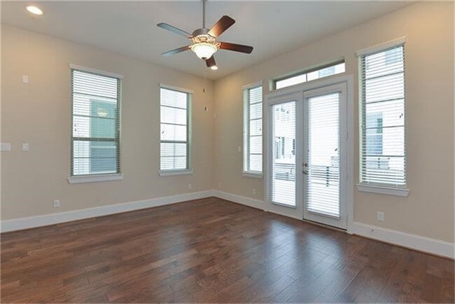 Photo - 2112 Radcliffe St