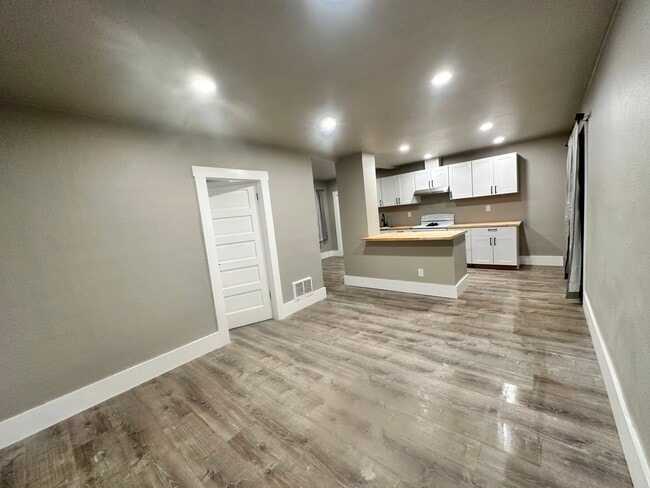 Photo - 320 Grant St