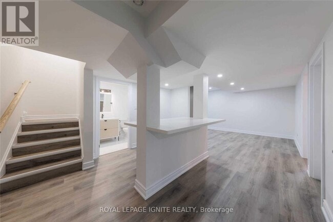 Photo - 234 Crombie St