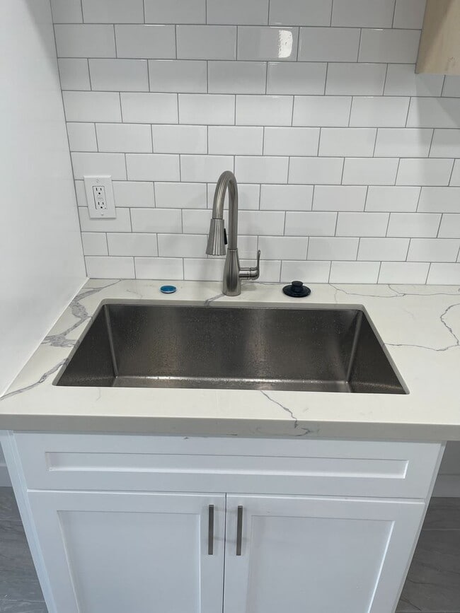 Photo - 825 S Bedford St Unidad 103