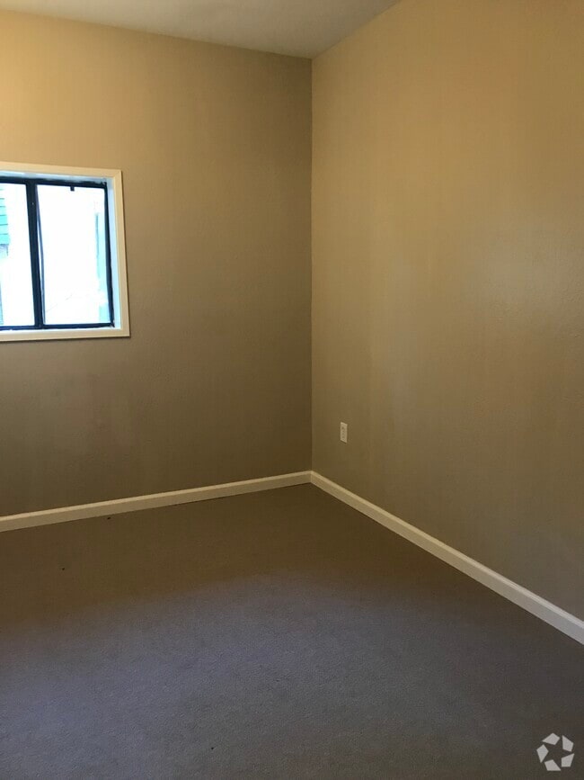 Building Photo - 13131 Oak St Rental