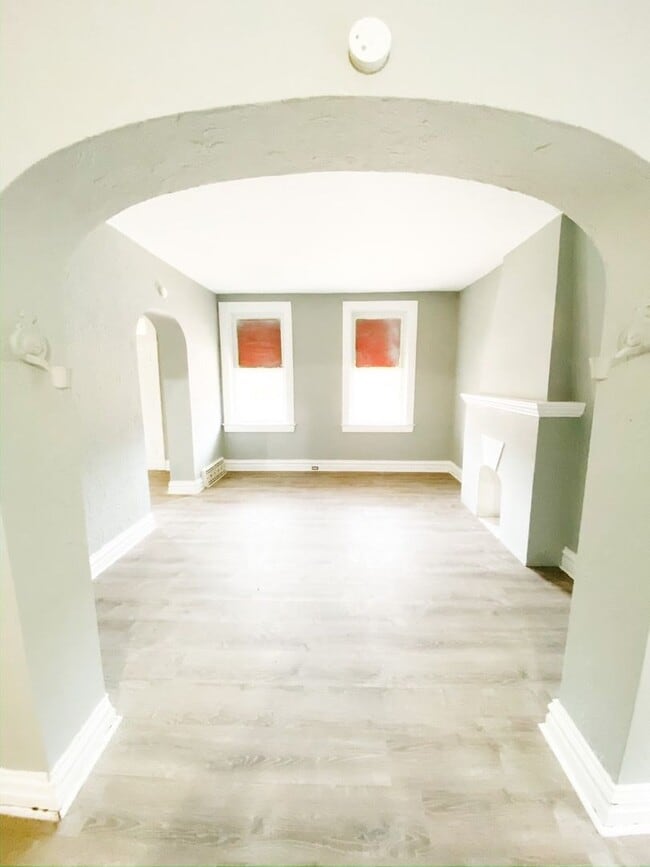 Photo - 2Bed 1Bath with Den! Newly renovated!!