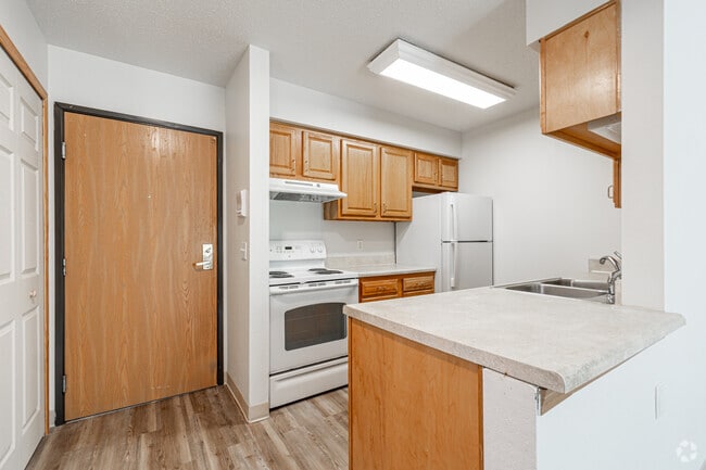 1BR, 1BA - 575SF - Kitchen