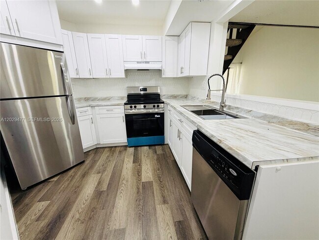 Photo - 9429 Fontainebleau Blvd Unidad 201-33