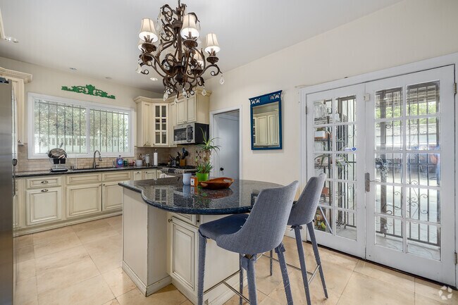 4BR, 3BA - 1,950SF - Kitchen