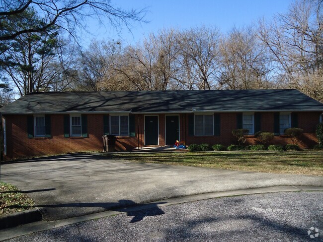 Building Photo - Quiet Neighborhood in Downtown Douglasville Rental