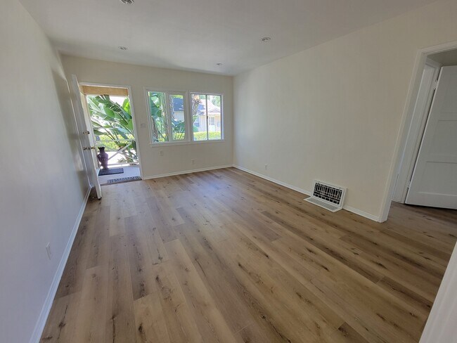 13626 Leadwell St Unit 626 1-2