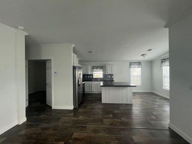 Photo - 587 Leopard Ln