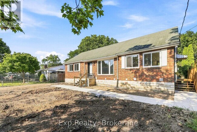 Photo - 372 Major St