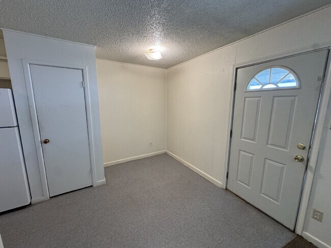 Photo - MOVE IN SPECIAL- Cozy 2-Bedroom Unit in Lubbock – Ideal for Urban Living! Unidad #1