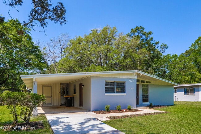 Photo - 1032 Busac Ave