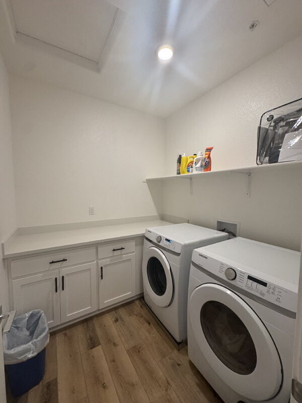 2445 Town Cir Unidad Room #5