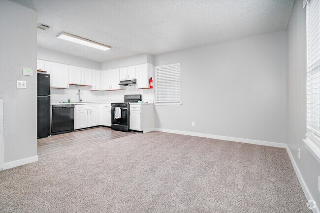 1BR, 1BA - 525SF - Living Room - Timbers Edge
