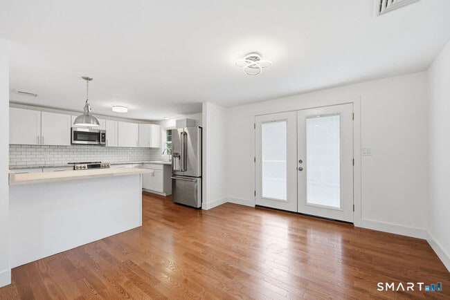 Photo - 751 W Avon Rd