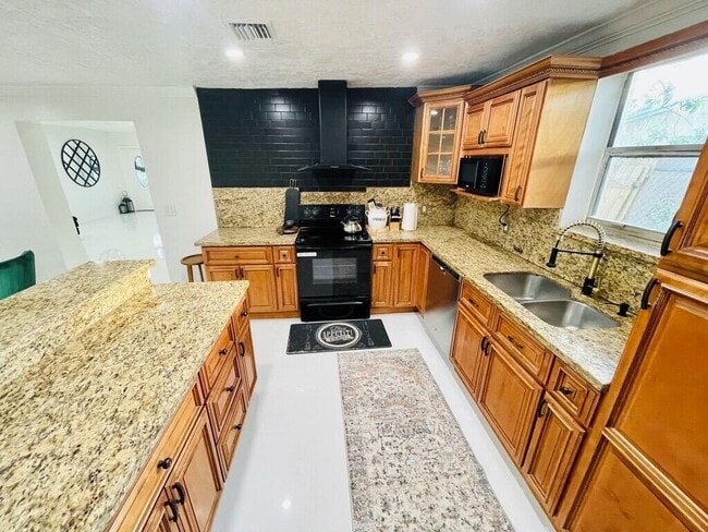 Photo - 5537 SW 6th St