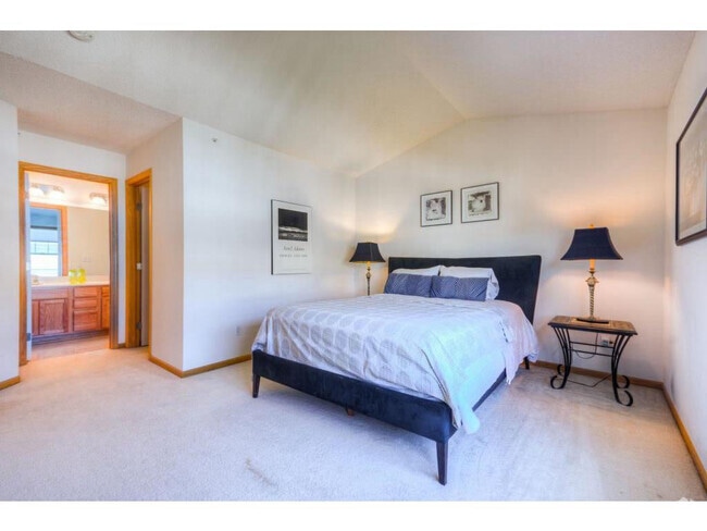 Building Photo - 1683 Village Trail E #4 Rental