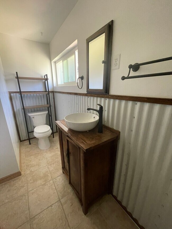 Photo - Available Now! Beautiful 3/1 with Large Fr...