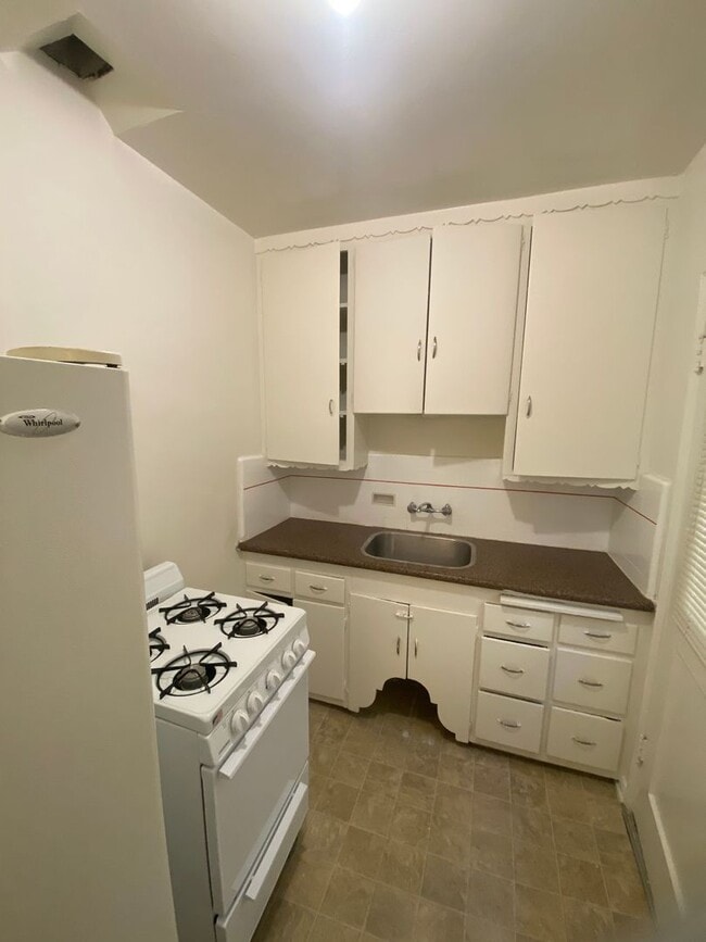 203 W Cypress St Unit 205
