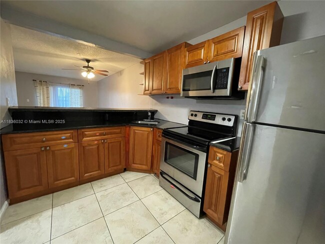 Photo - 16750 NE 10th Ave Unidad 228 Rental