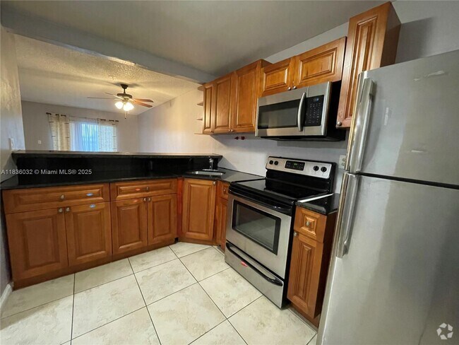 Building Photo - 16750 NE 10th Ave Unit 228 Rental
