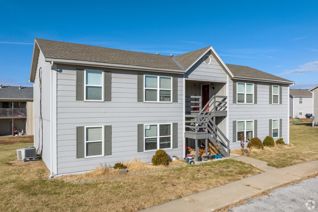 Pinewood Apartments - Pinewood Apartments