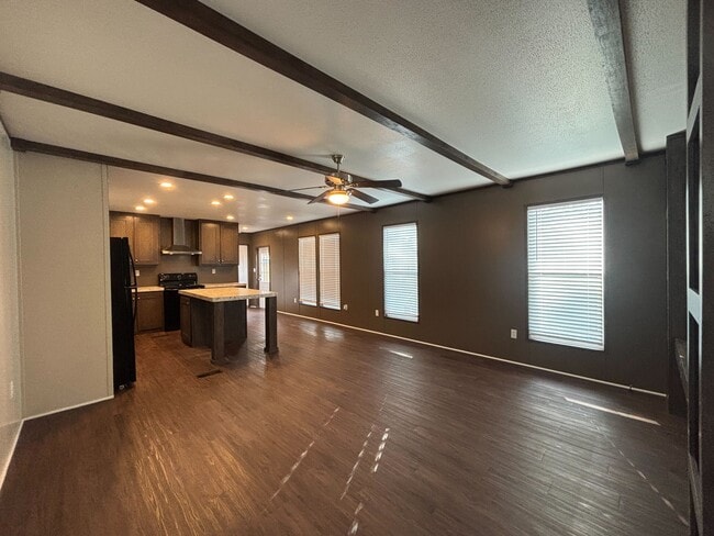 Photo - 106 E Semands St