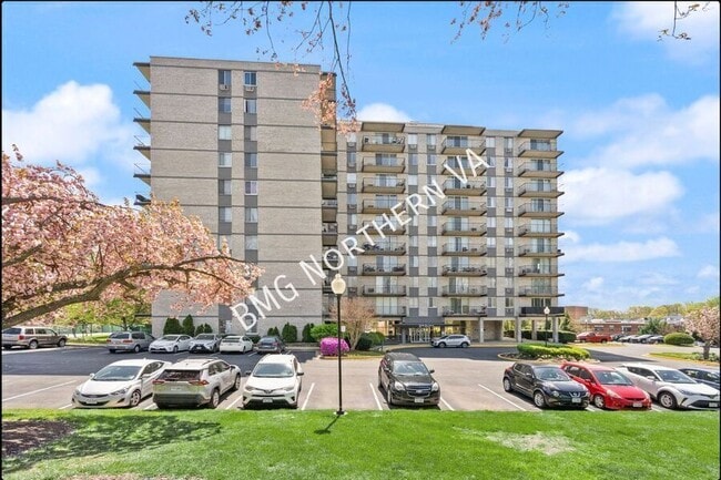 Building Photo - 3245 Rio Dr