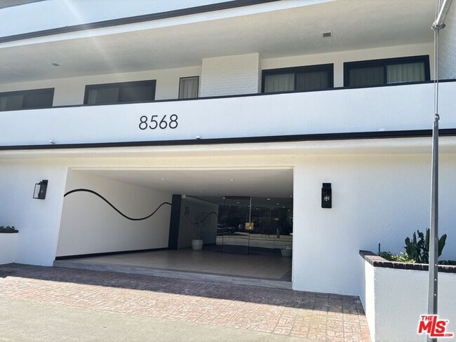 Building Photo - 8568 Burton Way Unit 101