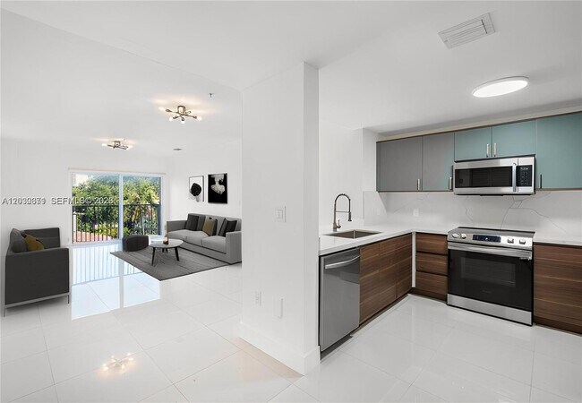 Building Photo - 2280 SW 32nd Ave Unit 201