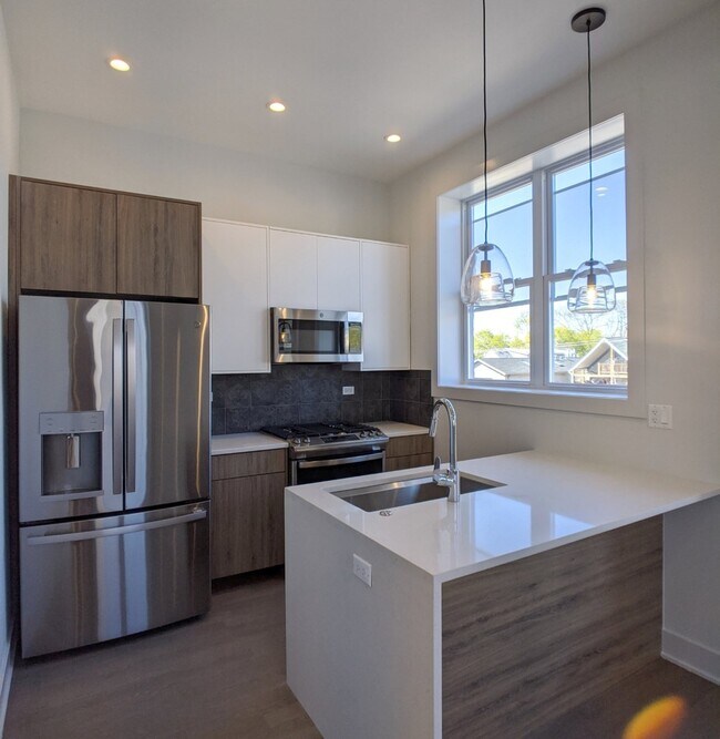 Photo - 2120 W Belmont Ave