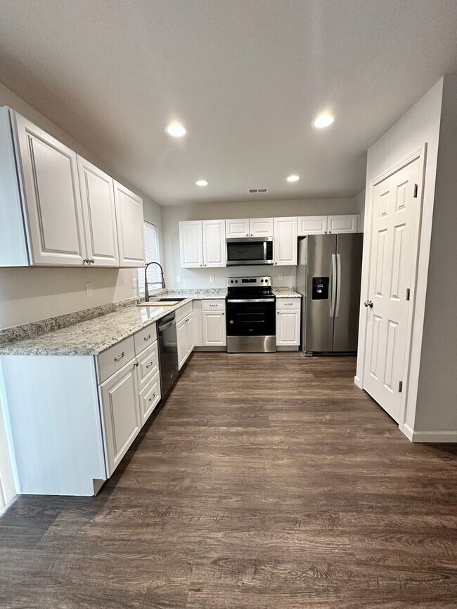 Photo - MP133 - 14410-14412 E Heroy Unit 14410 E Heroy