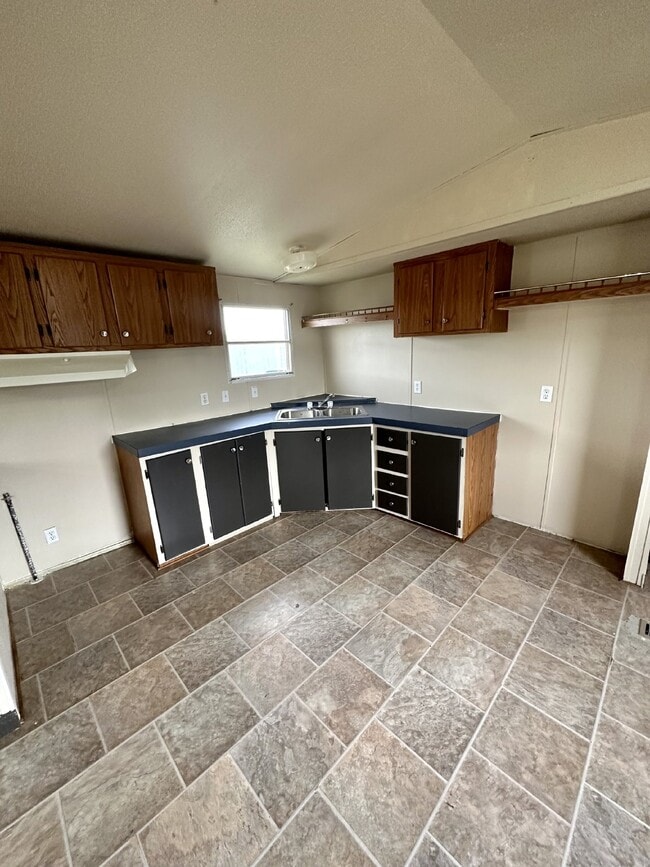 "Charming 3-Bedroom Home with 2 Full Baths in Woodward, OK – Your Cozy Retreat Awaits!"