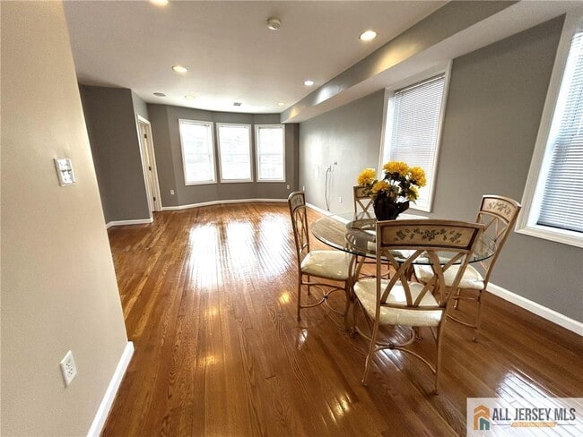 586 Jacques St