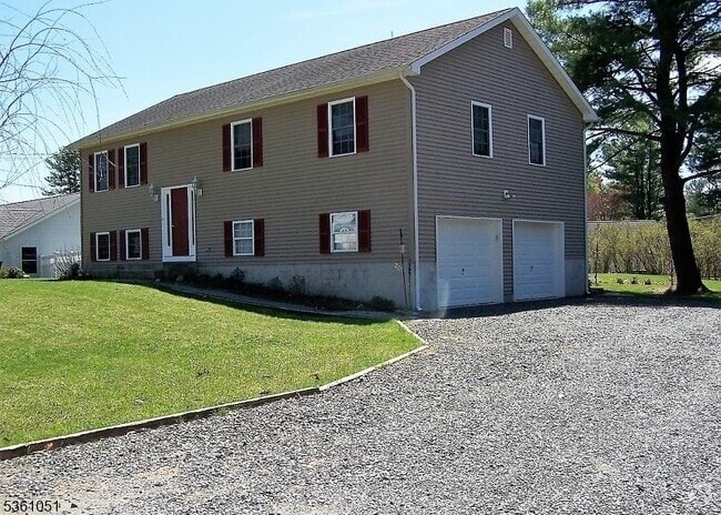 Building Photo - 227 Lake Shore N Rental