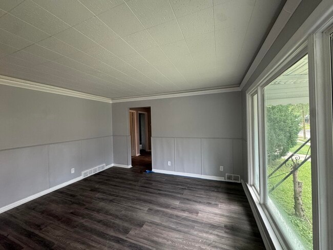 Photo - 1735 Meadow Ln